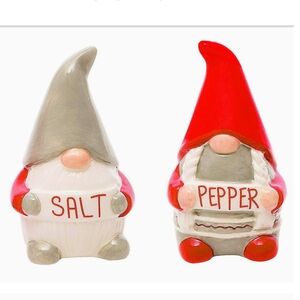 Holiday Gnomes Salt & Pepper Shakers Set